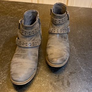 Rocket Dog Gray Bootie SZ 8